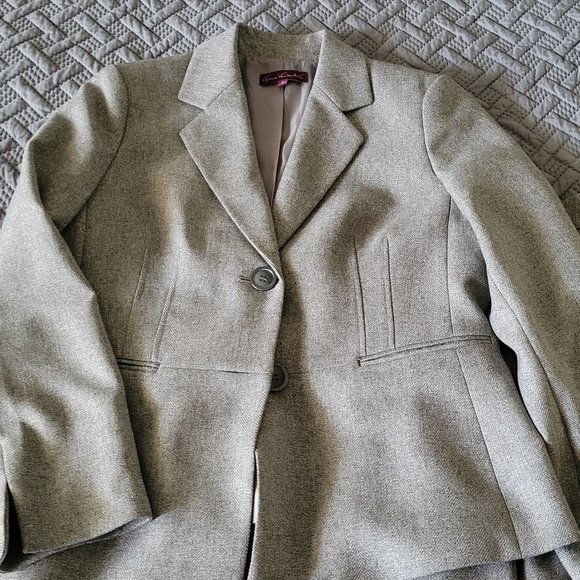 Gloria Vanderbilt - Picture 2 of 6